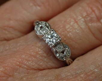 Anillo de compromiso Art Déco con diamantes simulados: Anillo de boda de plata de ley con 3 piedras