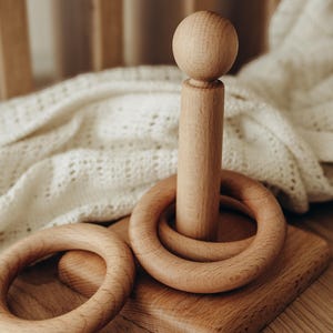 モンテッソーリリングスタッカー｜赤ちゃんのための初めての積み木｜木製知育玩具｜リング3個｜7ヶ月以上