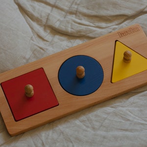 Montessori Knob Puzzle – First Shapes Learning Toy (Circle, Square, Triangle)