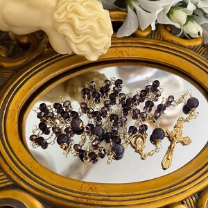 Amethist en tweekleurige paarse Tsjechische kristallen rozenkrans - katholiek sacramenteel geschenk, AAA-natuurstenen, 18 kt verguld, handgemaakte geloofssieraden