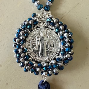 Accessoire de voiture Saint-Benoît, Médaillon catholique de rétroviseur, Bénédiction et protection de voiture, Médaillon Saint-Benoît décoré, Cadeaux d&#39;accessoires de voiture