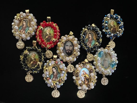 Catholic Saint Medal Necklace – 18K Gold-Plated Devotional Jewelry with Czech Crystal Beads, Jesus, Mary & Patron Saints, Spiritual Gift