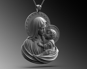 Puede incluir: Un collar con un colgante de plata que presenta una escultura detallada de la Virgen María sosteniendo a un bebé Jesús. El colgante está rodeado por un halo de estrellas.