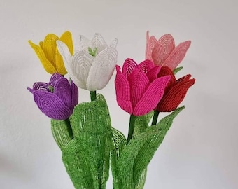 Fiore di tulipano francese con perline: decorazione per la casa fatta a mano