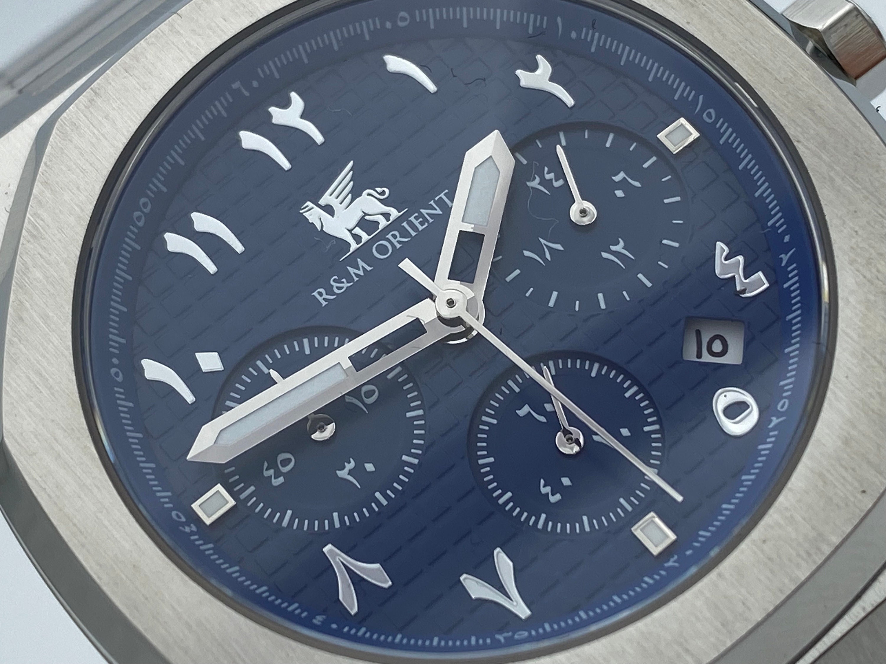 Herrenuhr mit arabischen Ziffern Edelstahl Analog Quarz Saphirglas ...