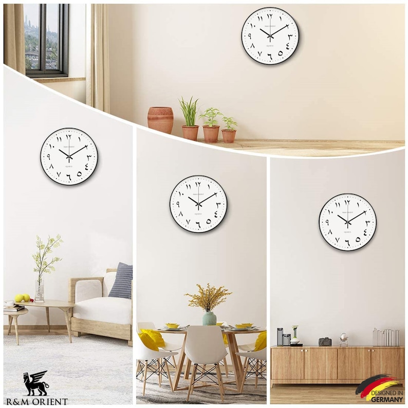 Pu&ograve; includere: Tre orologi da parete bianchi con numeri arabi neri e lancette nere. Gli orologi sono esposti in stanze diverse con pareti bianche e mobili in legno.