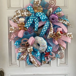 キャンディケインスイーツジンジャーブレッドベーカリーデコメッシュリボンクリスマスリース冬ドアハンガー季節のホリデーホームデコレーション、ギフトアイデア、ファースト