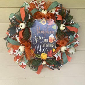 Ghirlanda autunnale di spezie di zucca con cartello / Ghirlanda di rete di spezie di zucca e tutto il resto / Decorazione autunnale per porta d&#39;ingresso per gli amanti del caffè