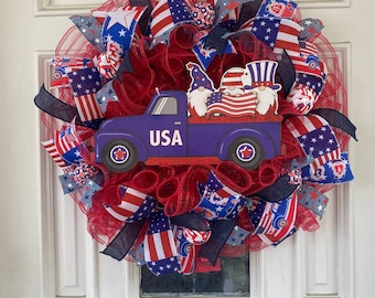 Ghirlanda di camion con gnomi blu degli Stati Uniti - Ghirlanda patriottica in rete per il 4 luglio con nastri rossi, bianchi e blu - Decorazione estiva per porta d'ingresso americana