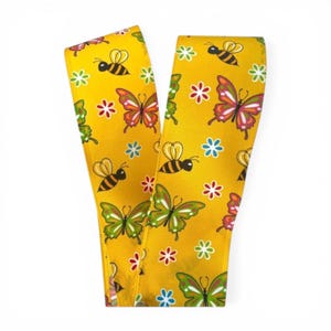 Op de afbeelding: Een rustiek houten bord met de tekst "Welcome to our home" in witte letters. Het bord heeft een verweerde afwerking en een eenvoudig, uitnodigend ontwerp, perfect voor een veranda of entree.