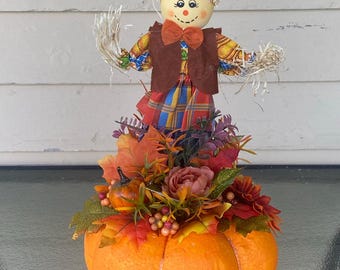 Scarecrow Pumpkin Centerpiece, Fall Table Decor, Autumn Pumpkin Floral Arrangement, Thanksgiving Decor, Farmhouse Fall Decoration