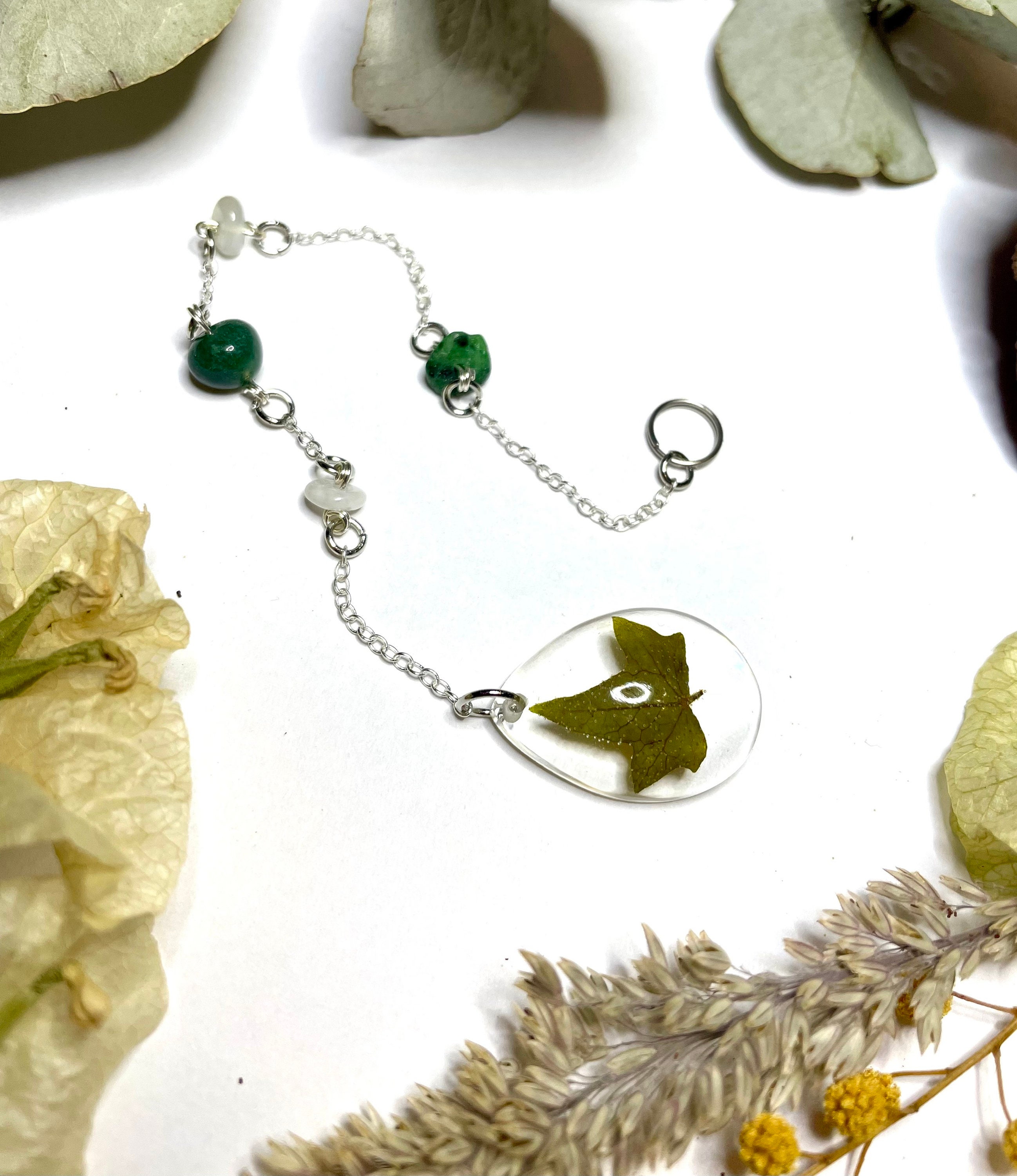 Amulette Protectrice Lierre, Pierre de Lune, Agate et Rubis Zoïsite. Vraie Plante en Résine, Grigri