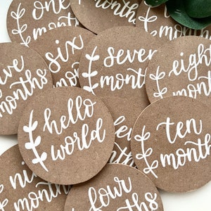 Natural baby milestones round | Birth milestones cards | baby names cards | baby milestone discs | personalised baby milestones