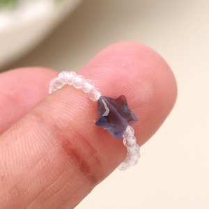 Minimalistischer Fluorit Stern Ring, natürlicher Fluorit Stretch Ring, Edelstein Perlen handgemachter Ring, zierliche Kristallring, Versprechensring, Geschenk für sie