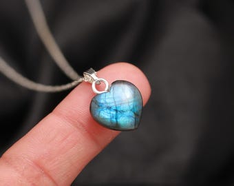 Colgante de corazón de labradorita radiante y brillante, joyería de plata 925, joyería de labradorita natural, joyería protectora de labradorita, collar para niña