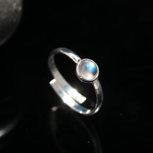Dainty Rainbow Moonstone Silver Ring, 925 Silver Adjustable Ring, Minimalist Crystal Ring, Unique Flashy Moonstone Jewelry, Statement Ring