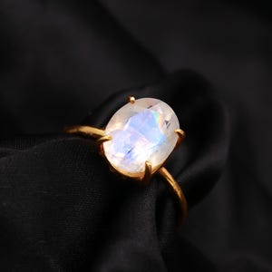 Flashy Rainbow Moonstone Silver Ring, 925 Silver Adjustable Ring, Minimalist Crystal Ring, Dainty Rainbow Moonstone Jewelry, Statement Ring