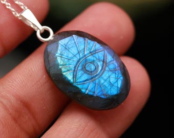 Pendentif étoile labradorite – bijou en pierre irisée naturelle