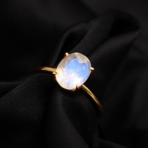 Flashy Rainbow Moonstone Silver Ring, 925 Silver Adjustable Ring, Minimalist Crystal Ring, Dainty Rainbow Moonstone Jewelry, Statement Ring