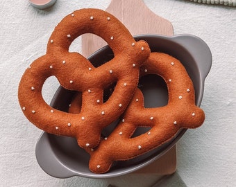 Tasty Felt Pretzel – Perfect for Play Bakeries & Snack Time! Pretend Play Breakfast Food, Toy Kitchen, Restaurant, Educational, Montessori