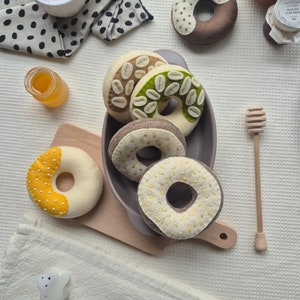 Yummy Felt Donuts – Perfect for Playtime Bakeries! Pretend Play Breakfast Food, Kitchen Food, Play Restaurant, Educational Toy, Montessori