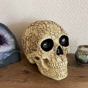 Carved decorative ornate skull image 1