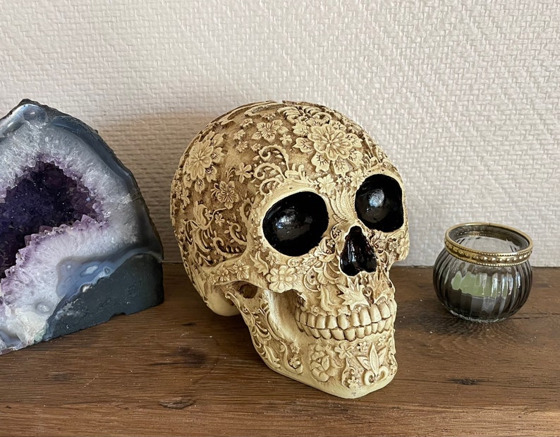 Carved decorative ornate skull image 1