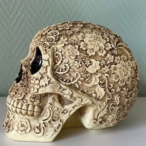 Carved decorative ornate skull image 5