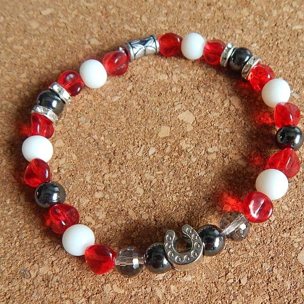 bracelet fer à cheval rouge/blanc pierres précieuses HEMATITE+ perles de jade blanc, diverses perles rouges Bagues Swarovski*, env. 21 cm, cadeau