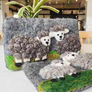 Monedero de oveja de fieltro hecho a mano / Bolso pequeño de lana 100 % para niños y mujeres / Accesorio ecológico con diseño animal / Neceser pequeño para maquillaje