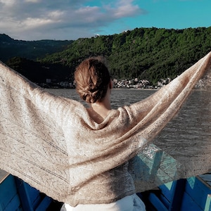 Châle en ortie sauvage de l'Himalaya - tricoté Main - Textile éco-responsable - Pièce unique fait main - Cadeau pour elle - Nettle shawl