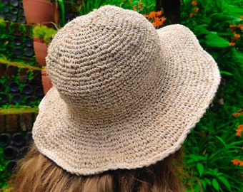 Cappello lavorato a mano in canapa e cotone all'uncinetto a tesa larga-Elegante protezione solare per le donne-Accessori da spiaggia stile Boho-Cappello estivo in canapa