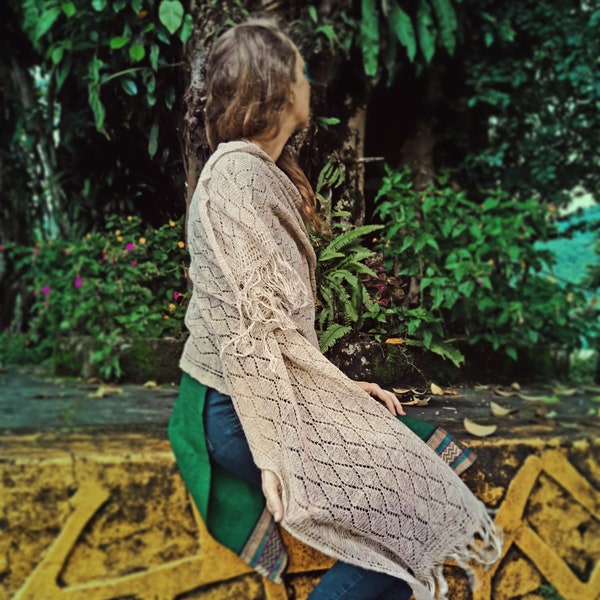 Châle en ortie sauvage de l'Himalaya, tricoté Main - Textile éco-responsable - Pièce unique fait à la main - Cadeau pour elle-Nettle shawl-