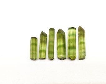 Matita di tormalina verde naturale, bastoncino di cristallo grezzo