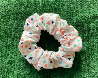 Scrunchie de coton géométrique, cravate à motifs blancs