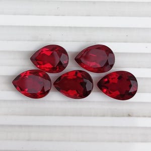 Röd granatfärgad kvartsdubbel: Päronfasetterad ädelsten för handgjord smyckestillverkning (5 x 7 mm-15 x 20 mm)