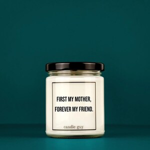 candle guy Duftkerze | First my mother, forever my friend.| Geschenk | Witzige Soja Wachs Duftkerze | candle guy