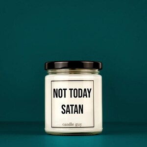 candle guy Duftkerze | Not today Satan| Geschenk | Witzige Soja Wachs Duftkerze | candle guy