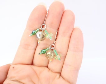 Boucles d'oreilles shaggy perles d'eau douce et strass vert or vert anis