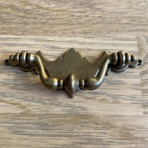 French Shabby Chic Bail Dresser Drawer Pulls Handles /Antique bronze Drop Kitchen Cabinet Pull Handle Knobs Furniture Hardware