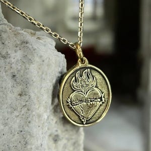 Collar de cruz de plata con corazón de fuego sagrado, collar para enamorados, collar religioso, collar de cruz de plata, regalo para el Día de la Madre, regalo para ella y para él.
