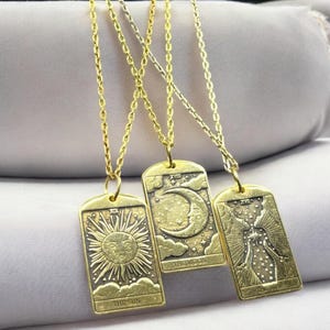 Collier carte de tarot en argent, pendentif mystique en argent, bijoux de tarot personnalisés, breloque gothique, chaîne d'anniversaire, cadeau de fête des pères