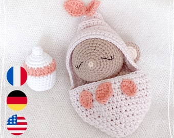 Perle, the cute mouse in its baby cocoon - Crochet pattern, tutorial, English, Francais, Deutsch