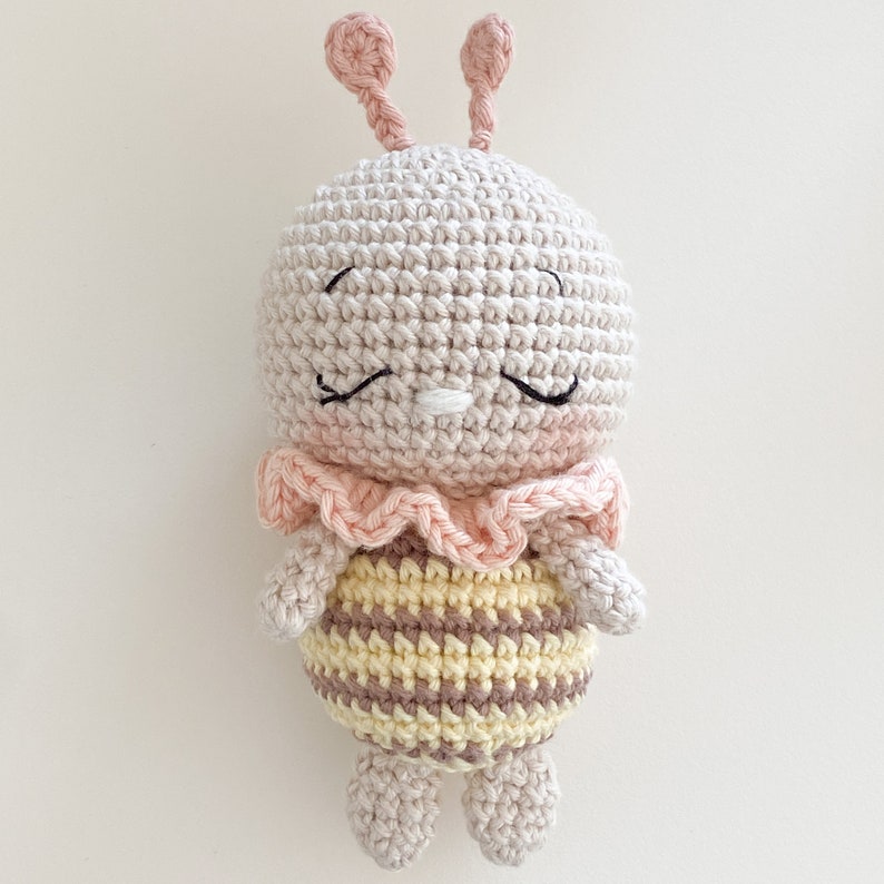 Chouquette, la coccinelle et Melia, l'abeille Patron / Tutoriel au crochet, Francais, English, Deutsch image 7