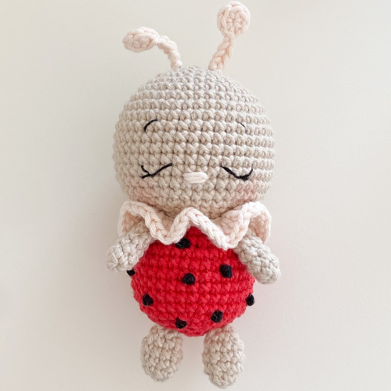 Chouquette, la coccinelle et Melia, l'abeille Patron / Tutoriel au crochet, Francais, English, Deutsch image 6