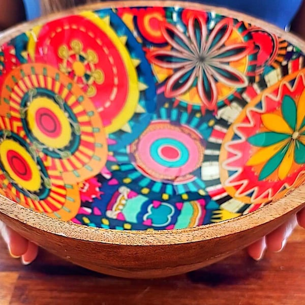 Cuencos y pinzas de madera con impresión artística para ensaladas, frutas, pastas, masas y mucho más.