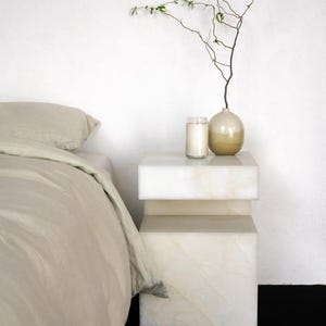 Onyx Flower Table, Onyx Bed side Table, Low Table, Corner Table, Marble pedestal,living Room Table,Night Table, Luna Table, luxury Table
