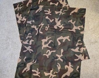 Juego de 2 banderas Camo Warrior con varilla de madera de 30x42