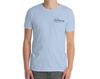 Camiseta unisex de manga corta con parte delantera y trasera de la Iglesia Familiar The Gathering