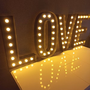 letras de marquesina, luces de letras de marquesina, Love Gold Metal Light Up, marquesina de boda, letrero de marquesina, números de marquesina, fuente de marquesina